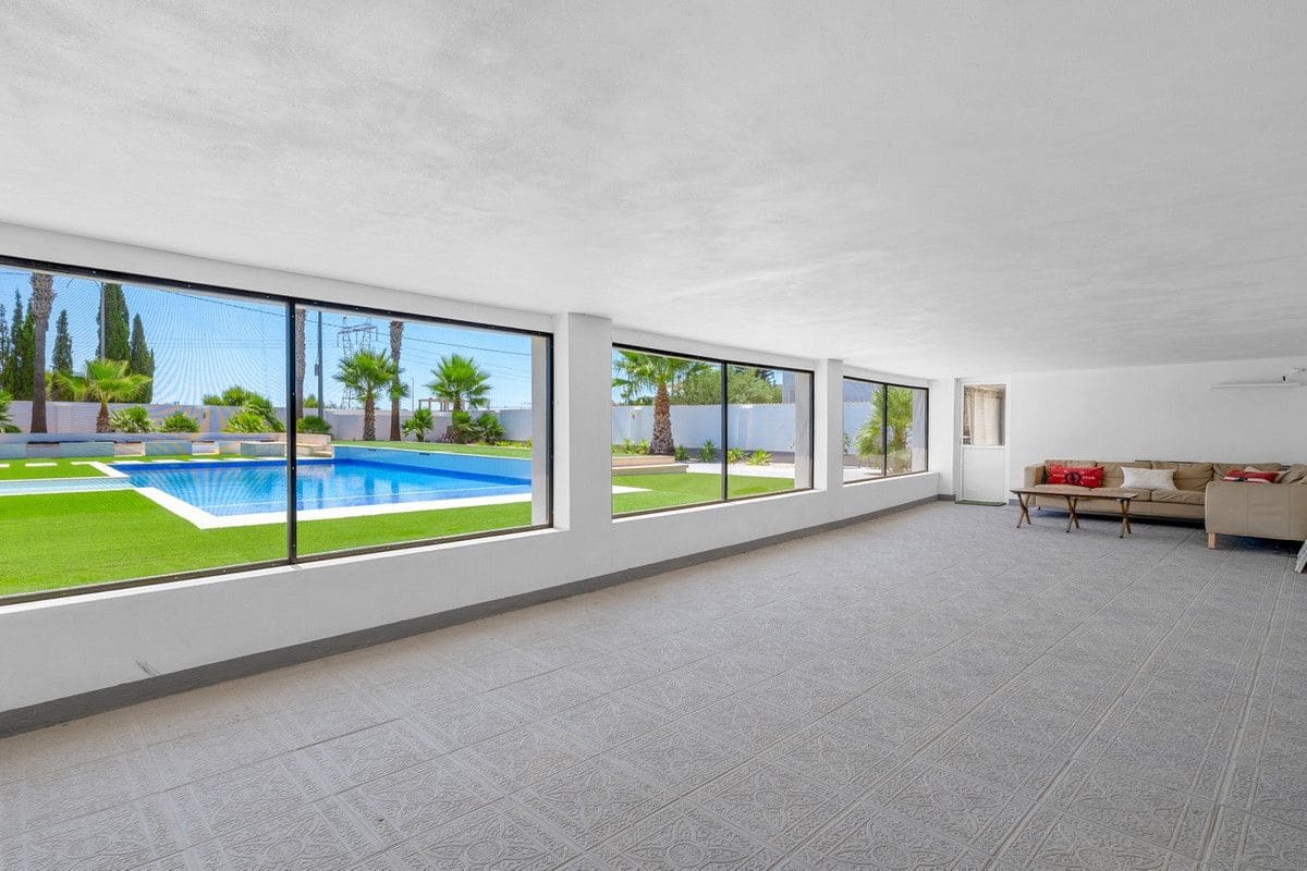 8 soveværelse Finca/Landehus til salg i Los Montesinos med swimmingpool - € 1.400.000 (Ref: 10028517)