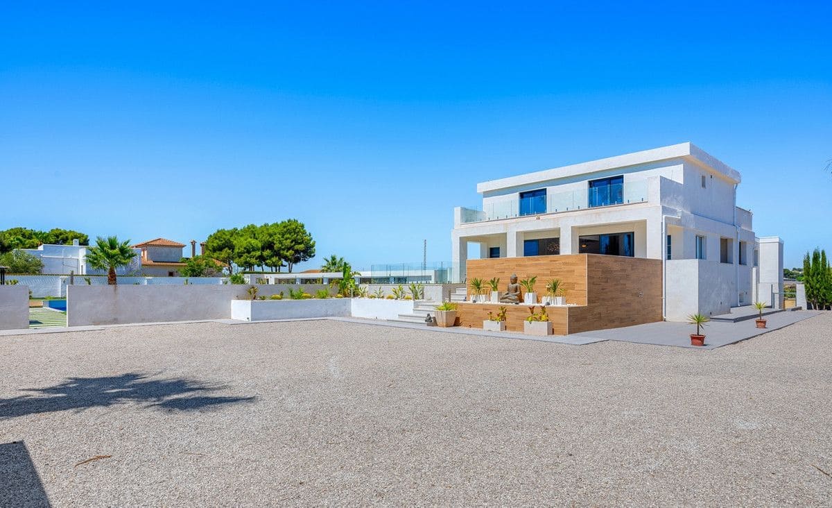 8 soveværelse Finca/Landehus til salg i Los Montesinos med swimmingpool - € 1.400.000 (Ref: 10028517)