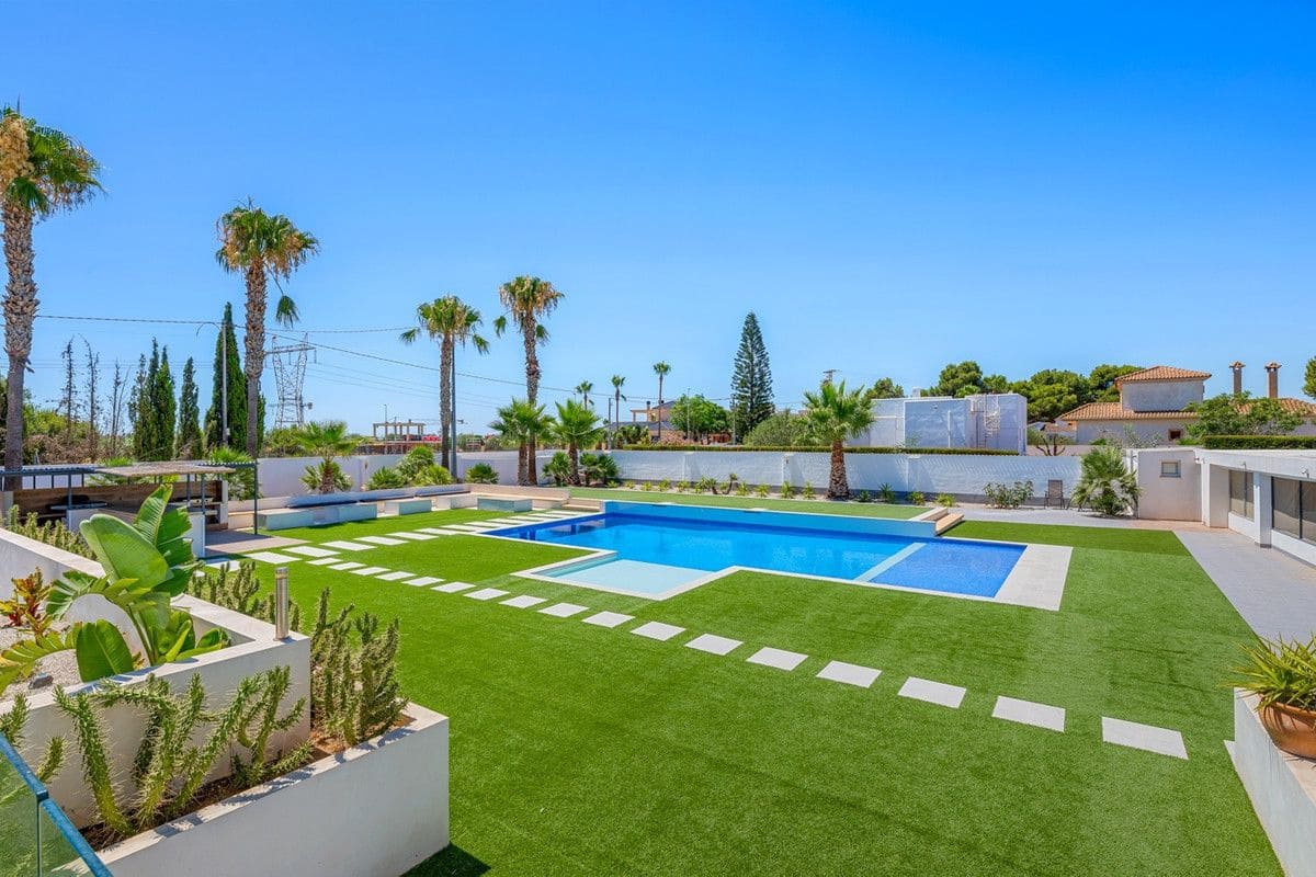 8 soveværelse Finca/Landehus til salg i Los Montesinos med swimmingpool - € 1.400.000 (Ref: 10028517)