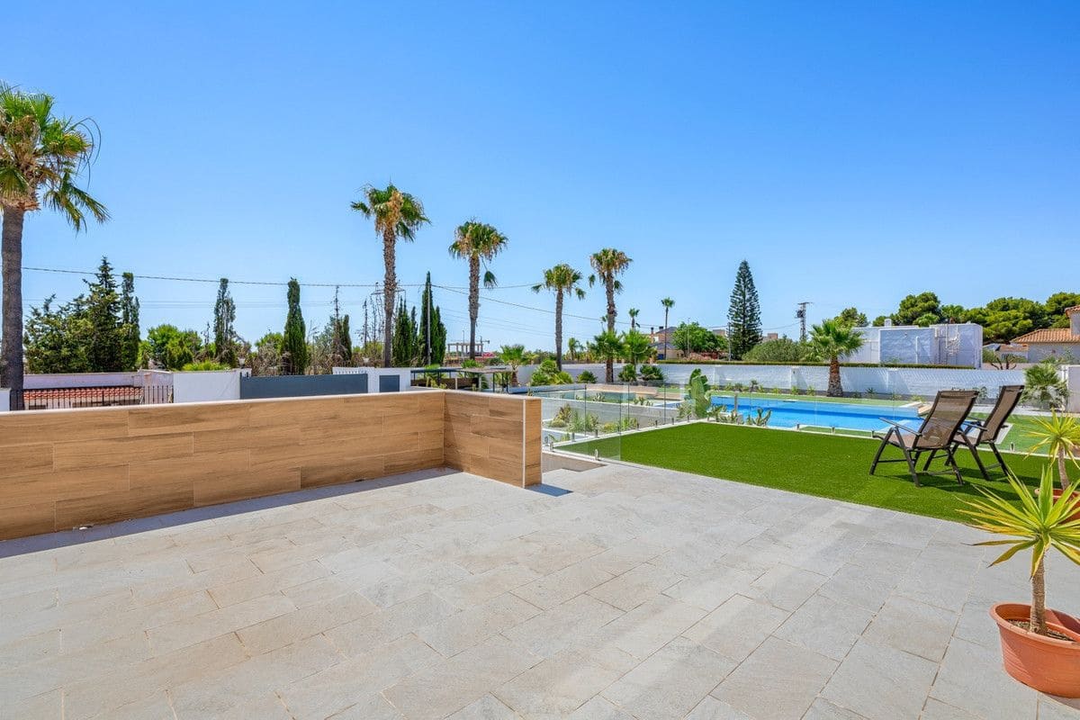 8 soveværelse Finca/Landehus til salg i Los Montesinos med swimmingpool - € 1.400.000 (Ref: 10028517)