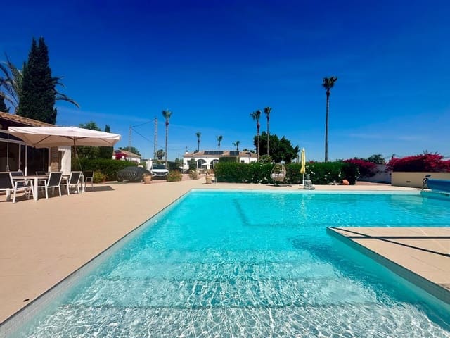 3 bedroom Villa for sale in Catral with pool - € 435,000 (Ref: 10028530)