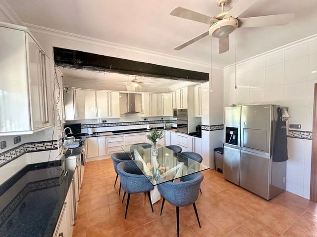 3 bedroom Villa for sale in Catral with pool - € 435,000 (Ref: 10028530)