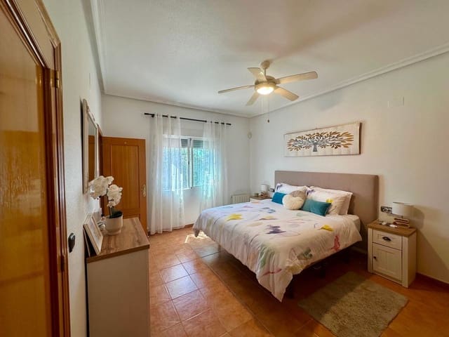 3 bedroom Villa for sale in Catral with pool - € 435,000 (Ref: 10028530)