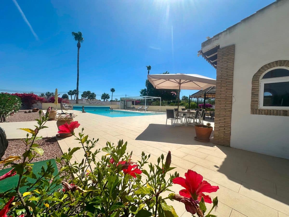 3 sovrum Villa till salu i Catral med pool - 435 000 € (Ref: 10028530)