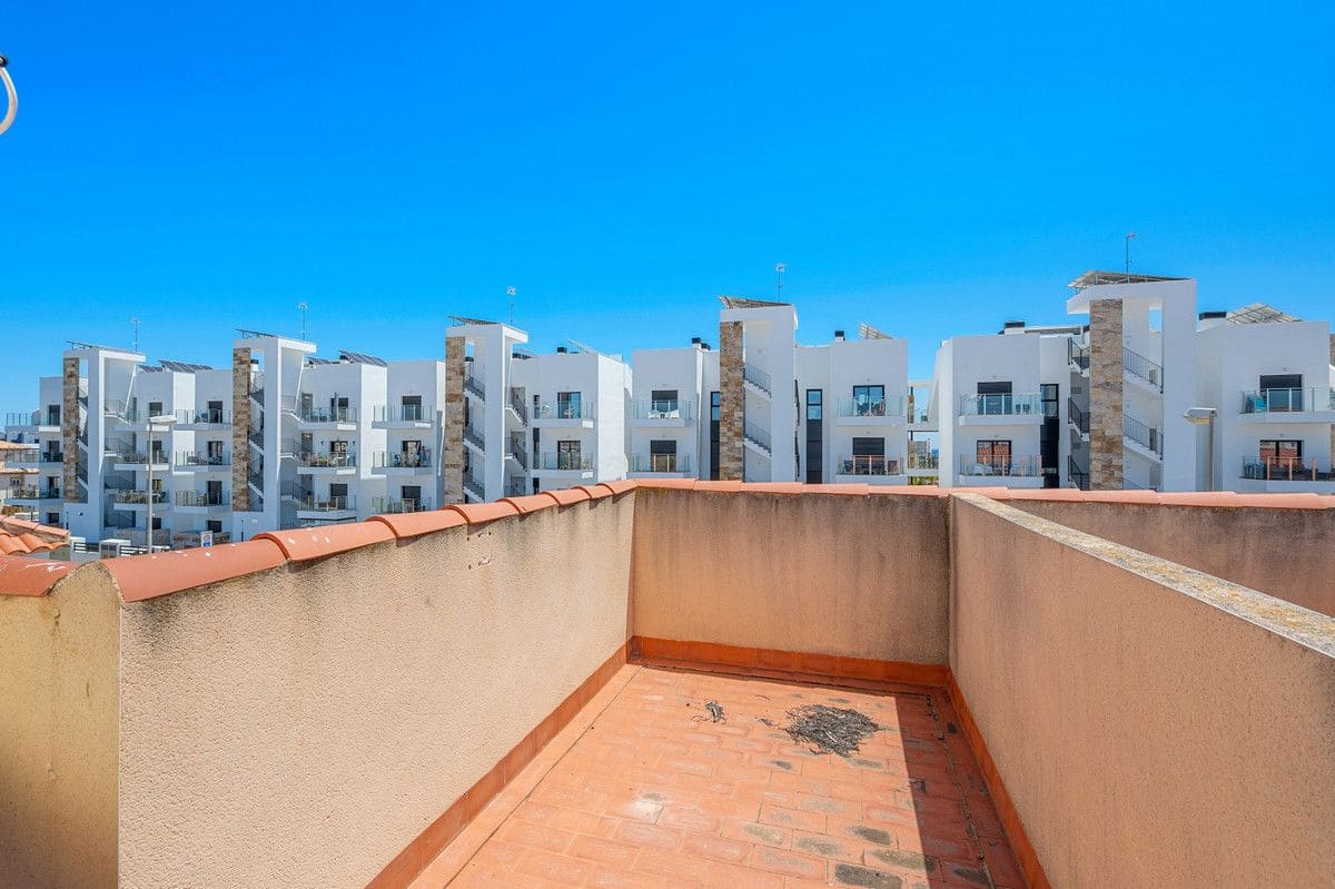 3 makuuhuone Omakotitalo myytävänä paikassa La Zenia mukana uima-altaan - 299 000 € (Ref: 10028538)