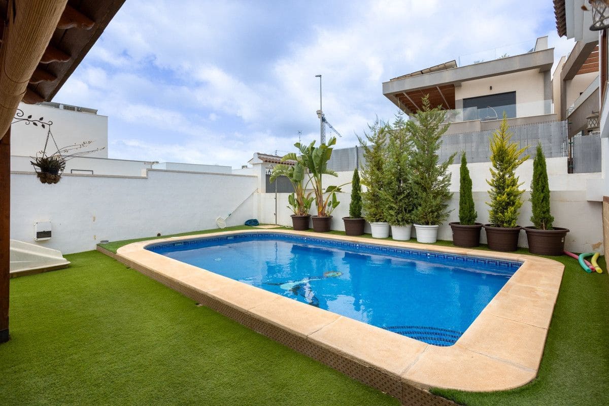 4 bedroom Villa for sale in Los Montesinos with pool - € 750,000 (Ref: 10028553)