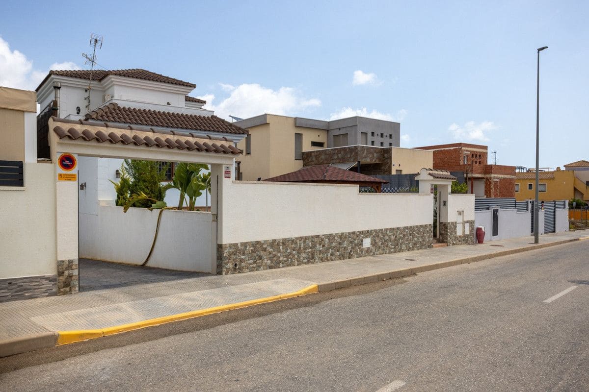 4 bedroom Villa for sale in Los Montesinos with pool - € 750,000 (Ref: 10028553)