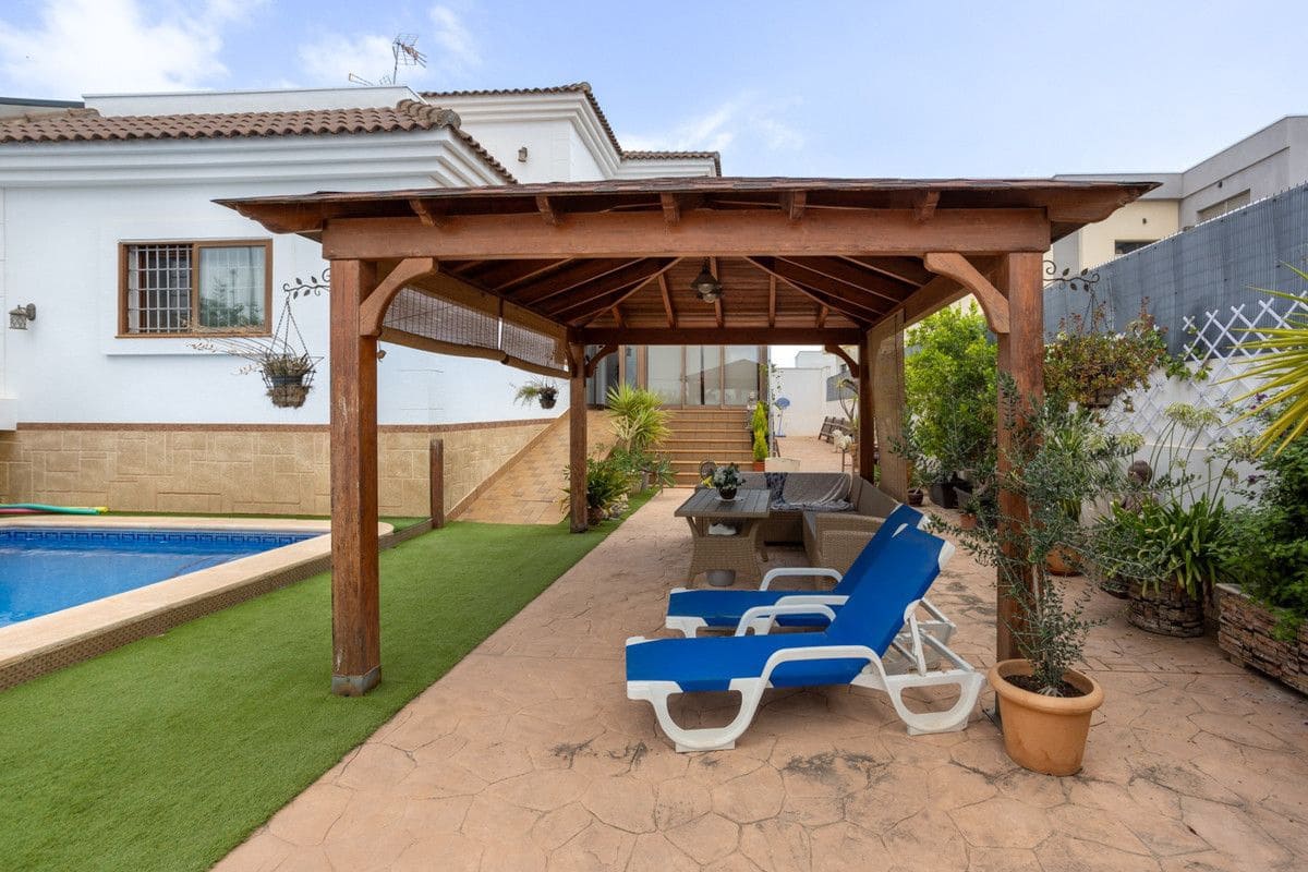 4 bedroom Villa for sale in Los Montesinos with pool - € 750,000 (Ref: 10028553)
