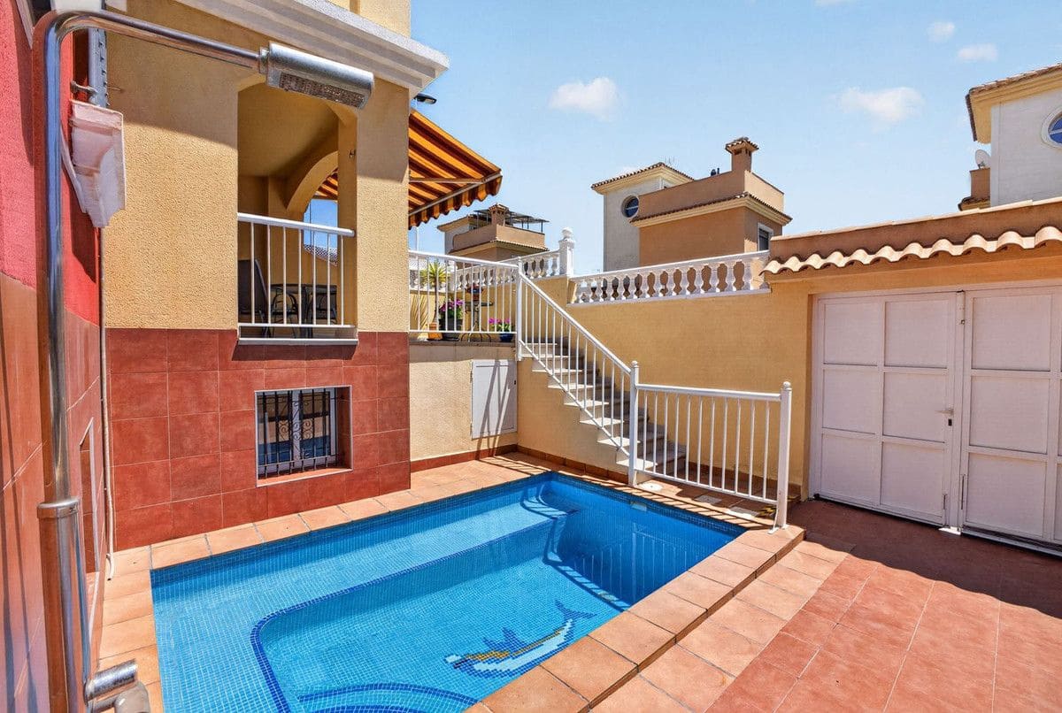 4 bedroom Villa for sale in Torrevieja with pool - € 317,000 (Ref: 10028562)