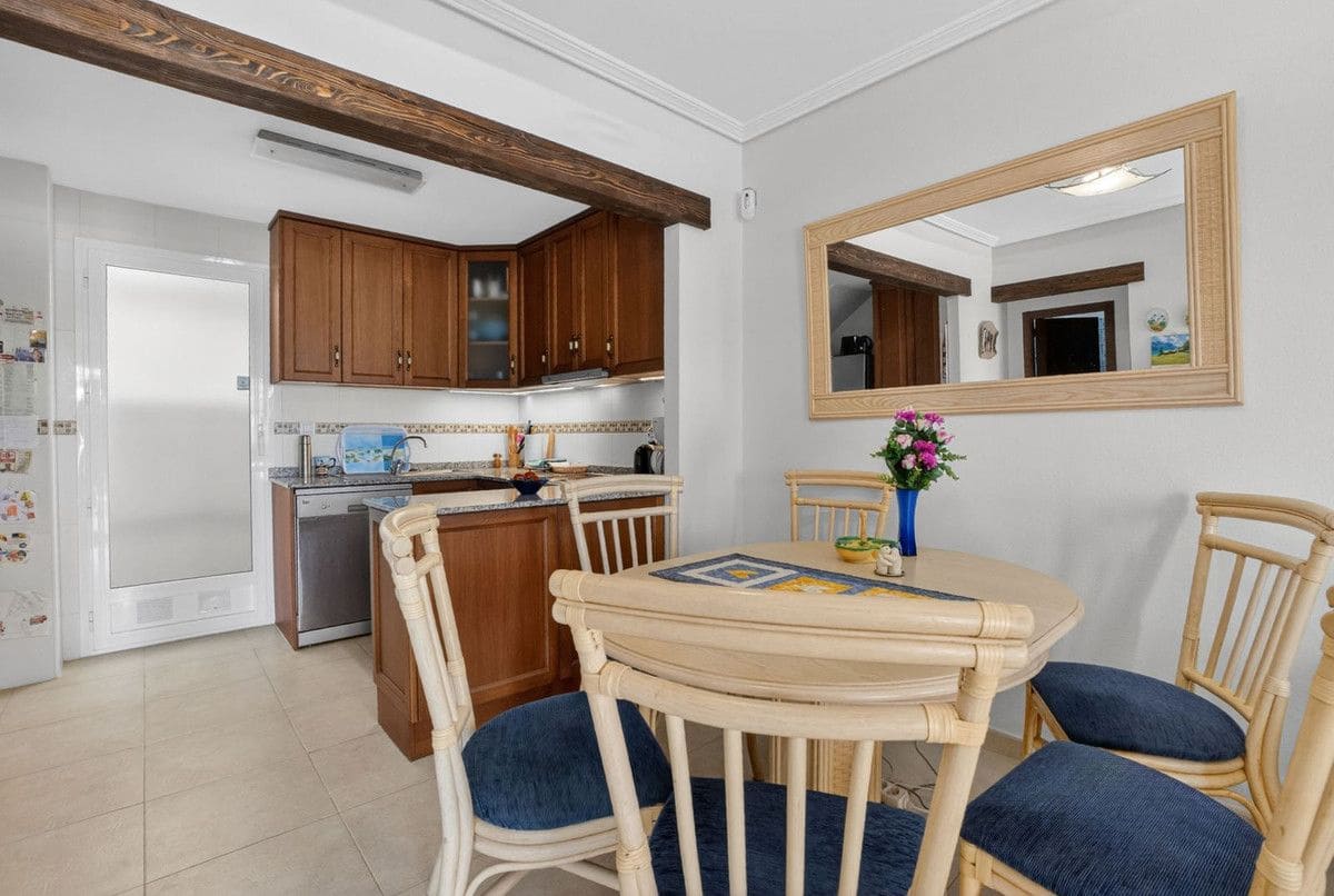 4 bedroom Villa for sale in Torrevieja with pool - € 317,000 (Ref: 10028562)