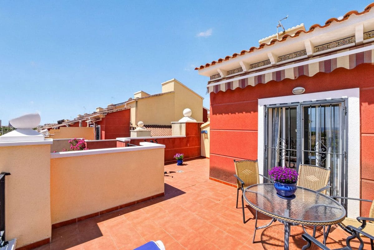 4 bedroom Villa for sale in Torrevieja with pool - € 317,000 (Ref: 10028562)