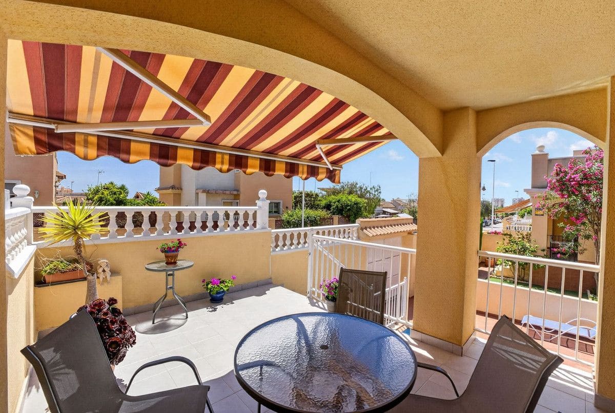 4 bedroom Villa for sale in Torrevieja with pool - € 317,000 (Ref: 10028562)