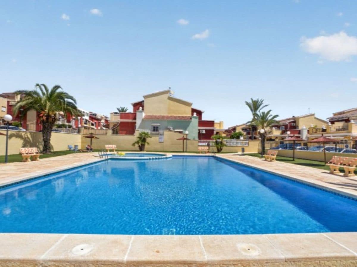 4 bedroom Villa for sale in Torrevieja with pool - € 317,000 (Ref: 10028562)