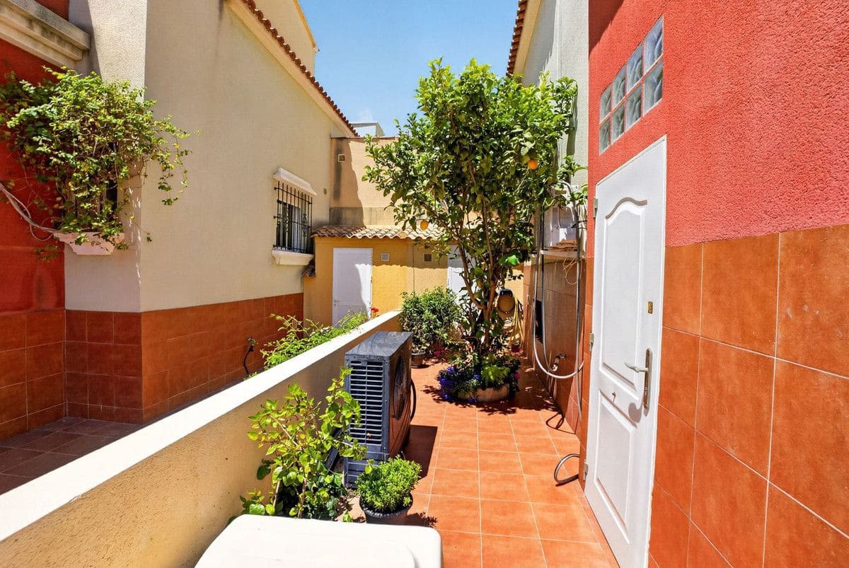 4 bedroom Villa for sale in Torrevieja with pool - € 317,000 (Ref: 10028562)