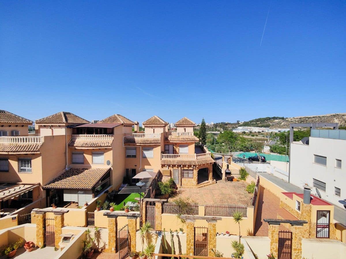 4 slaapkamer Huis te koop in Guardamar del Segura met zwembad - € 269.000 (Ref: 10028571)