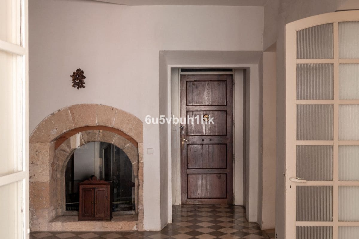 8 bedroom Townhouse for sale in Palma de Mallorca - € 2,700,000 (Ref: 10028580)