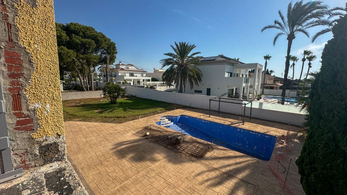 Chalet de 5 habitaciones en Cabo Roig en venta con piscina - 2.400.000 € (Ref: 10028582)