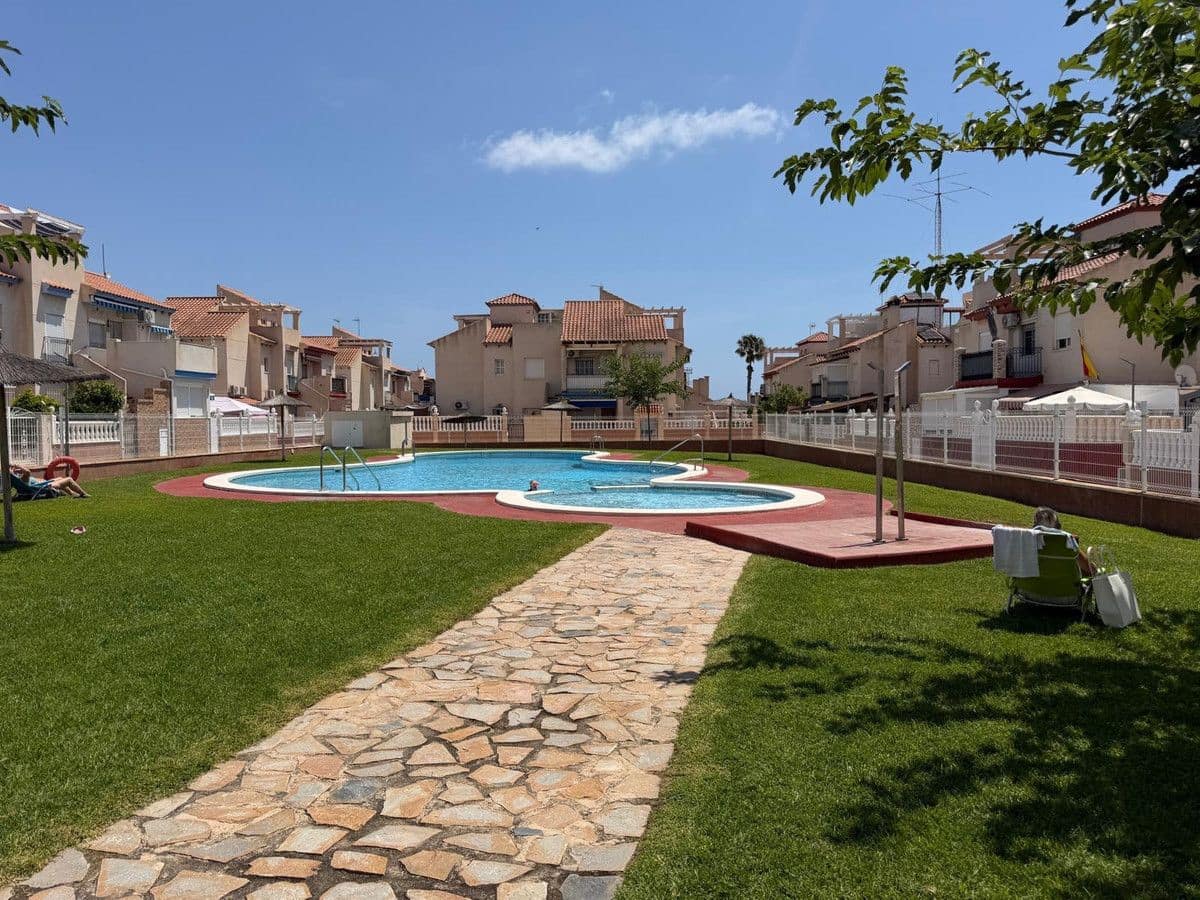 2 sovrum Villa till salu i La Zenia med pool - 198 000 € (Ref: 10028597)