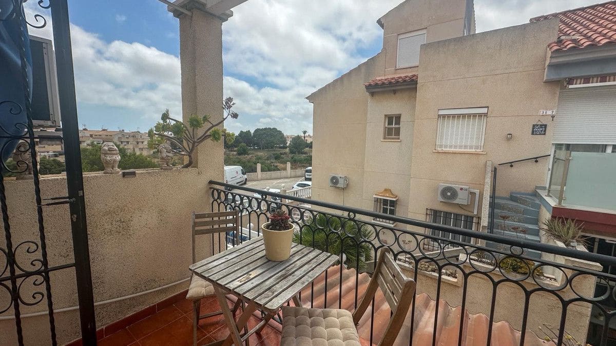 2 sovrum Villa till salu i La Zenia med pool - 198 000 € (Ref: 10028597)