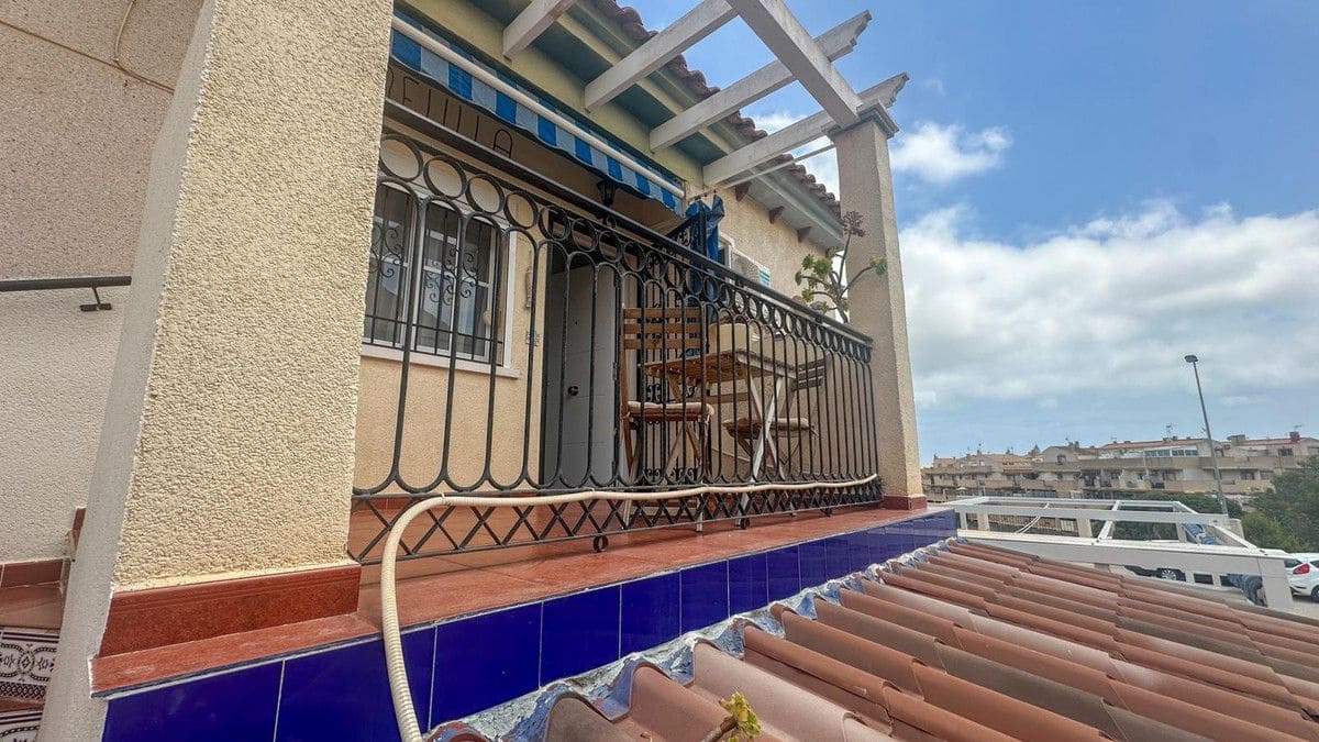 2 sovrum Villa till salu i La Zenia med pool - 198 000 € (Ref: 10028597)
