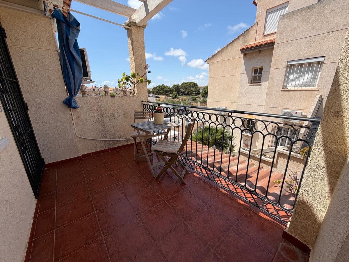 2 sovrum Villa till salu i La Zenia med pool - 198 000 € (Ref: 10028597)