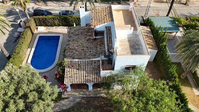 4 bedroom Villa for sale in Cabo Roig, Orihuela with pool - € 699,000 (Ref: 10028600)