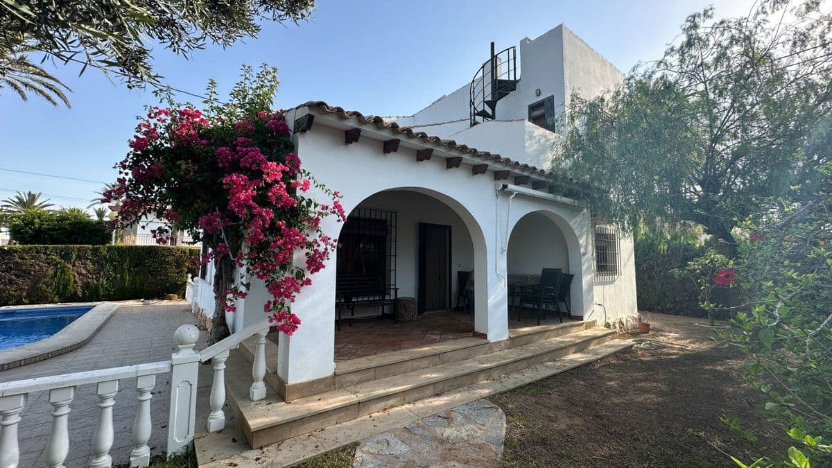 4 bedroom Villa for sale in Cabo Roig with pool - € 699,000 (Ref: 10028600)