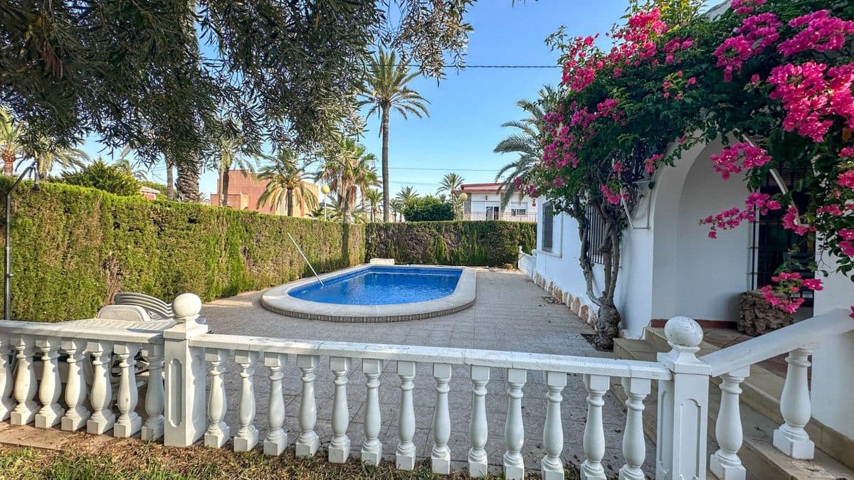 4 bedroom Villa for sale in Cabo Roig with pool - € 699,000 (Ref: 10028600)