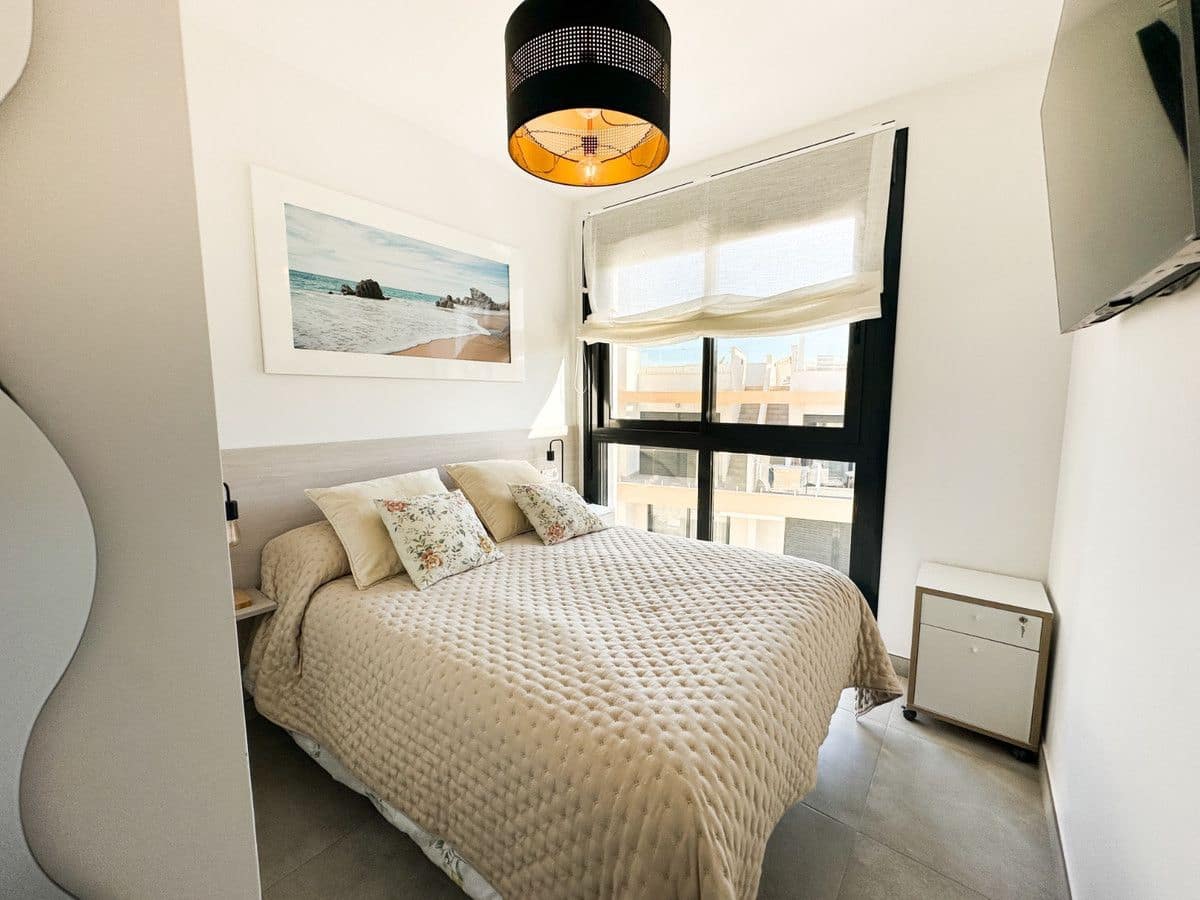 Chalet de 2 habitaciones en Orihuela Costa en venta con piscina - 319.000 € (Ref: 10028605)
