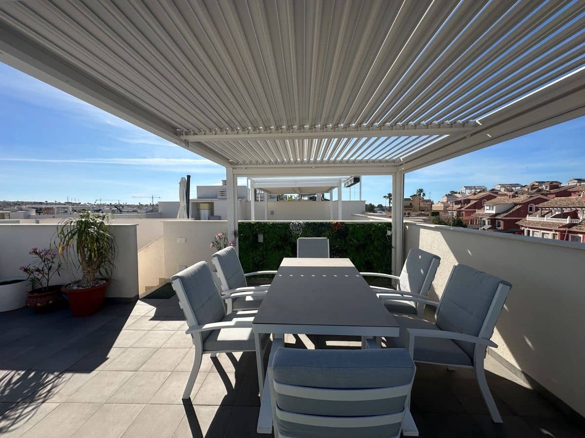Chalet de 2 habitaciones en Orihuela Costa en venta con piscina - 319.000 € (Ref: 10028605)