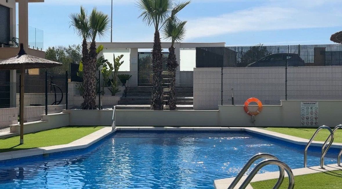 Chalet de 2 habitaciones en Orihuela Costa en venta con piscina - 319.000 € (Ref: 10028605)