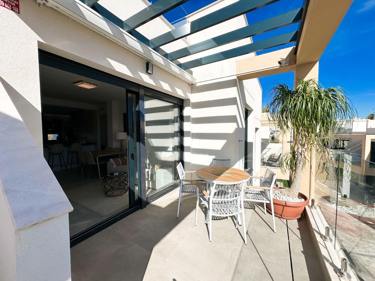 Chalet de 2 habitaciones en Orihuela Costa en venta con piscina - 319.000 € (Ref: 10028605)