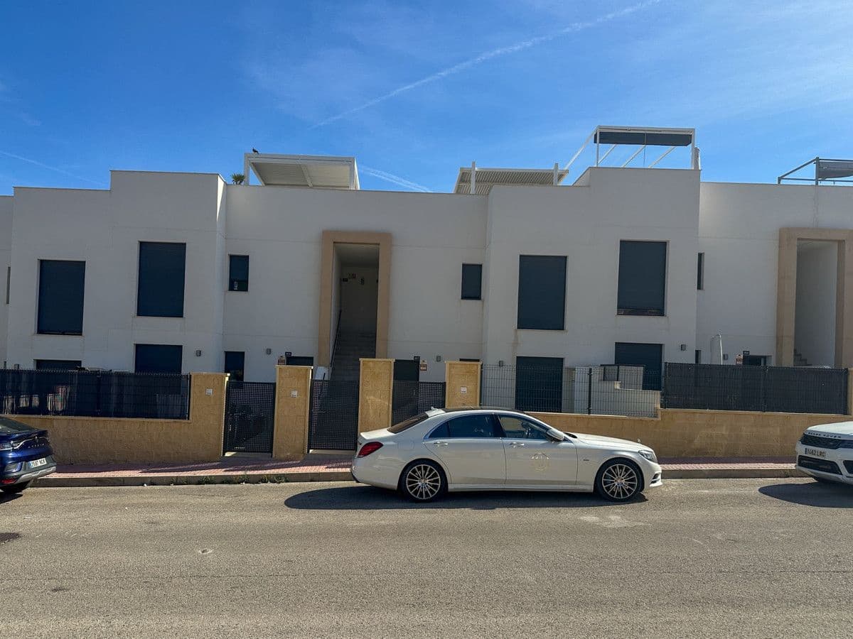 Chalet de 2 habitaciones en Orihuela Costa en venta con piscina - 319.000 € (Ref: 10028605)