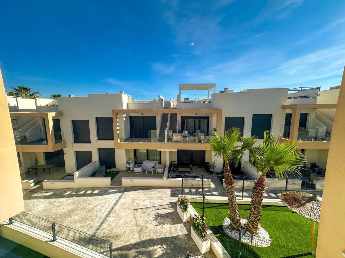 Chalet de 2 habitaciones en Orihuela Costa en venta con piscina - 319.000 € (Ref: 10028605)