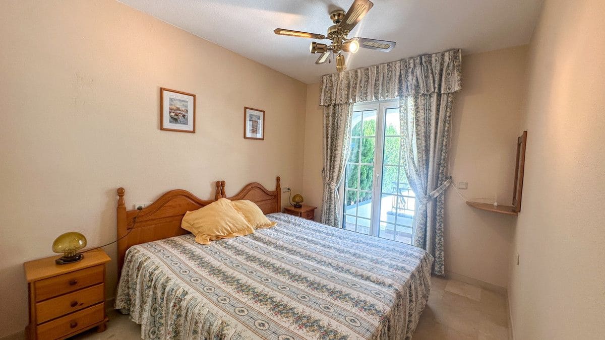 Pareado de 2 habitaciones en Orihuela Costa en venta con piscina - 215.000 € (Ref: 10028606)