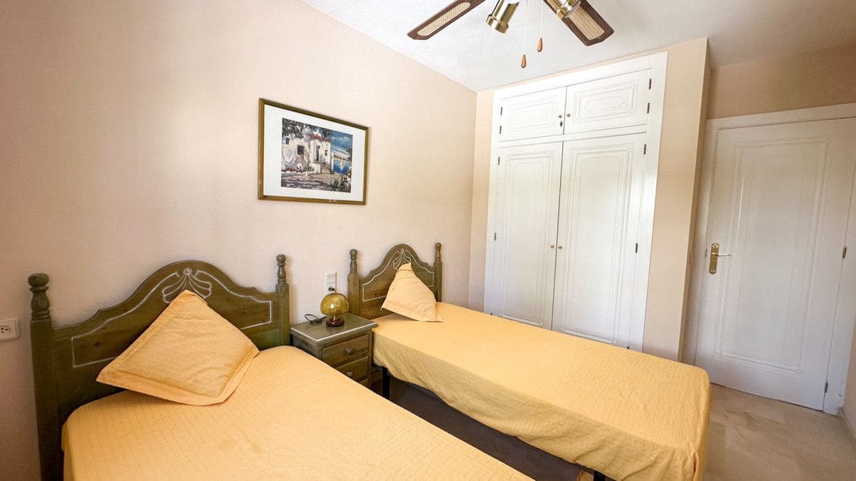 Pareado de 2 habitaciones en Orihuela Costa en venta con piscina - 215.000 € (Ref: 10028606)
