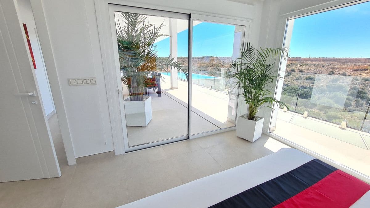 5 quarto Moradia para venda em La Marina com piscina - 1 350 000 € (Ref: 10028624)