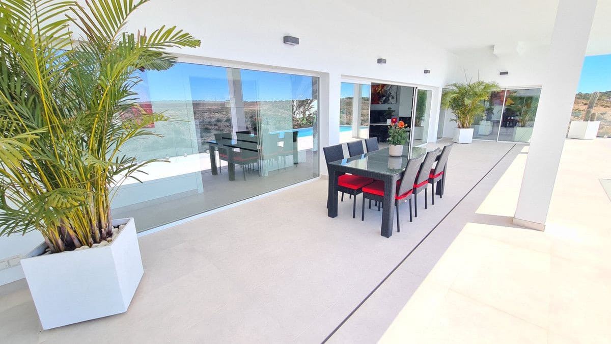 5 quarto Moradia para venda em La Marina com piscina - 1 350 000 € (Ref: 10028624)