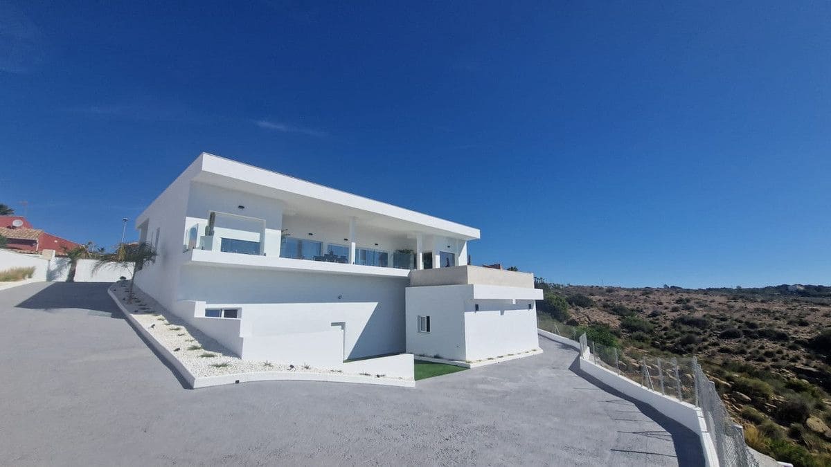 5 quarto Moradia para venda em La Marina com piscina - 1 350 000 € (Ref: 10028624)