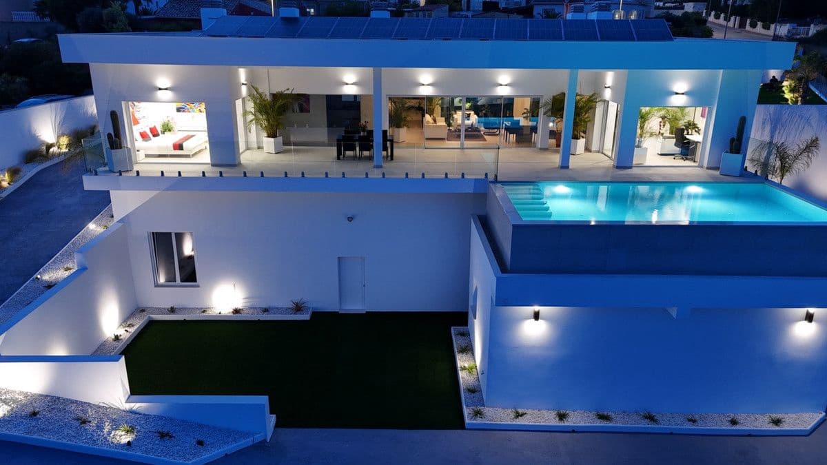 5 quarto Moradia para venda em La Marina com piscina - 1 350 000 € (Ref: 10028624)