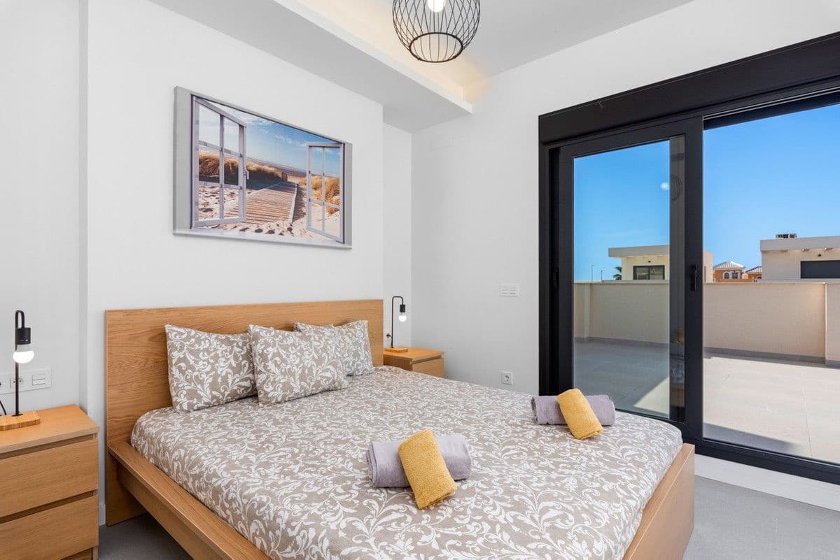 3 quarto Moradia para venda em La Marina com piscina - 430 000 € (Ref: 10028627)