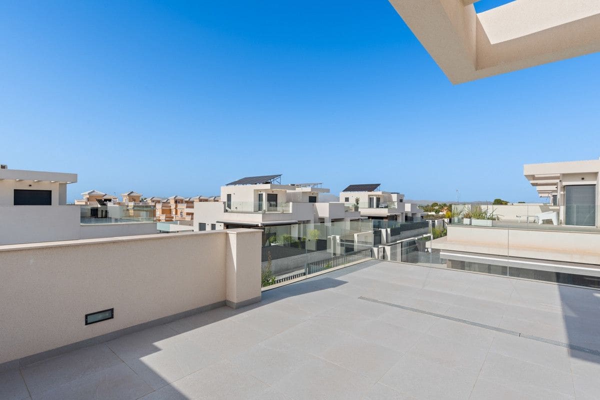3 quarto Moradia para venda em La Marina com piscina - 430 000 € (Ref: 10028627)