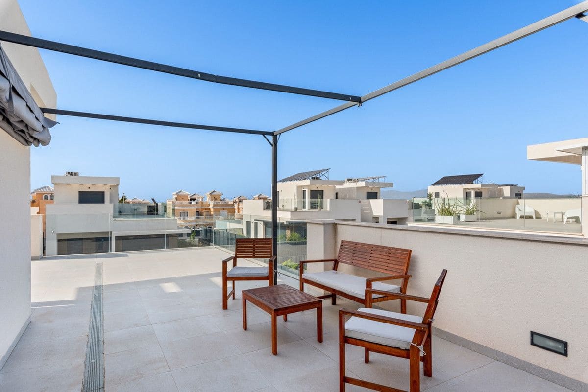 3 quarto Moradia para venda em La Marina com piscina - 430 000 € (Ref: 10028627)