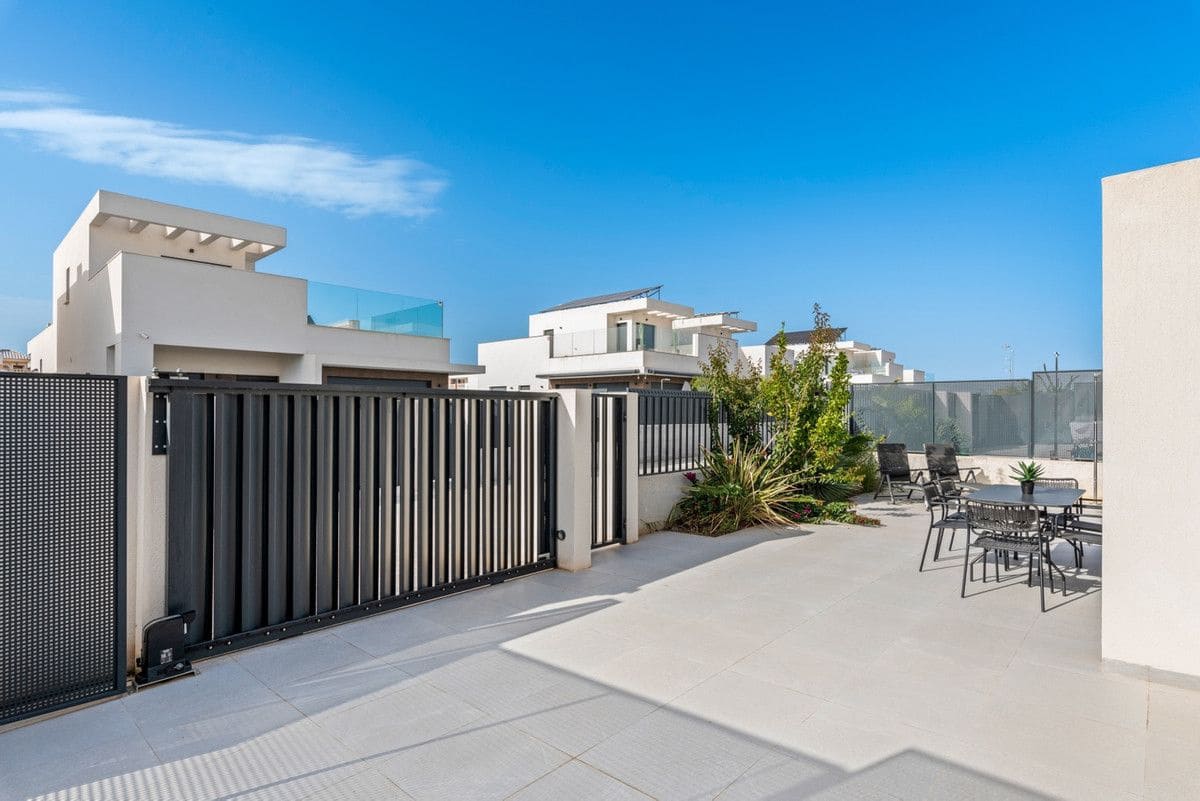 3 quarto Moradia para venda em La Marina com piscina - 430 000 € (Ref: 10028627)