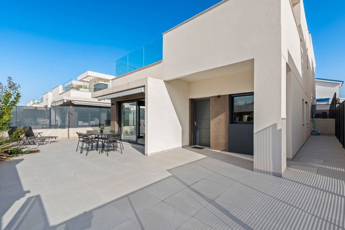 3 quarto Moradia para venda em La Marina com piscina - 430 000 € (Ref: 10028627)