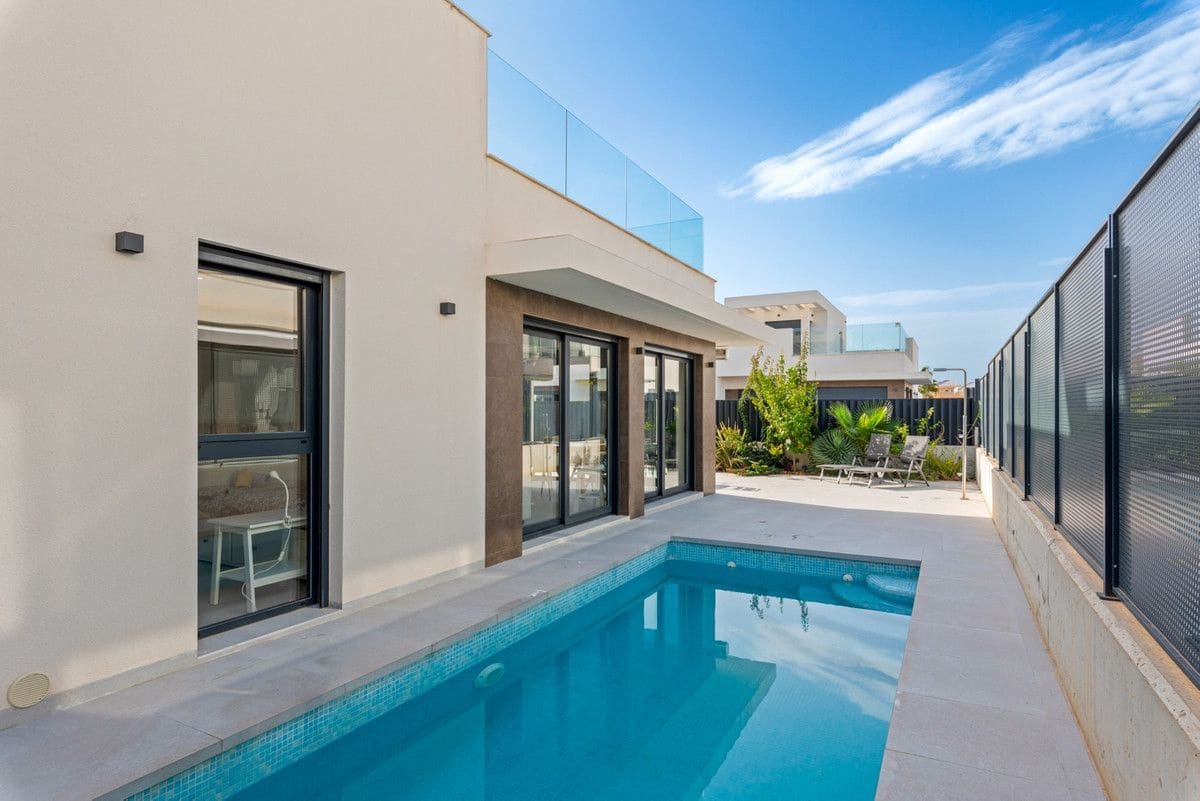 3 quarto Moradia para venda em La Marina com piscina - 430 000 € (Ref: 10028627)