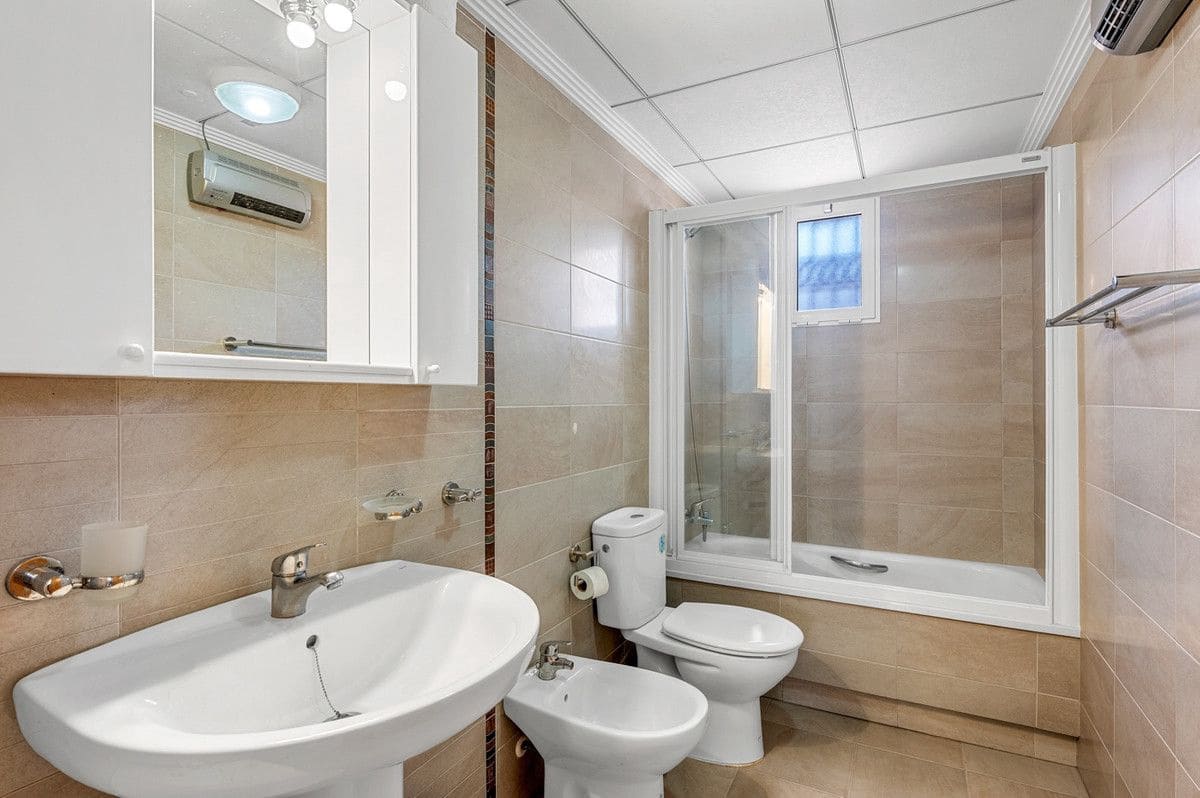 3 sypialnia Dom szeregowy na sprzedaż w Orihuela Costa z basenem - 345 000 € (Ref: 10028628)