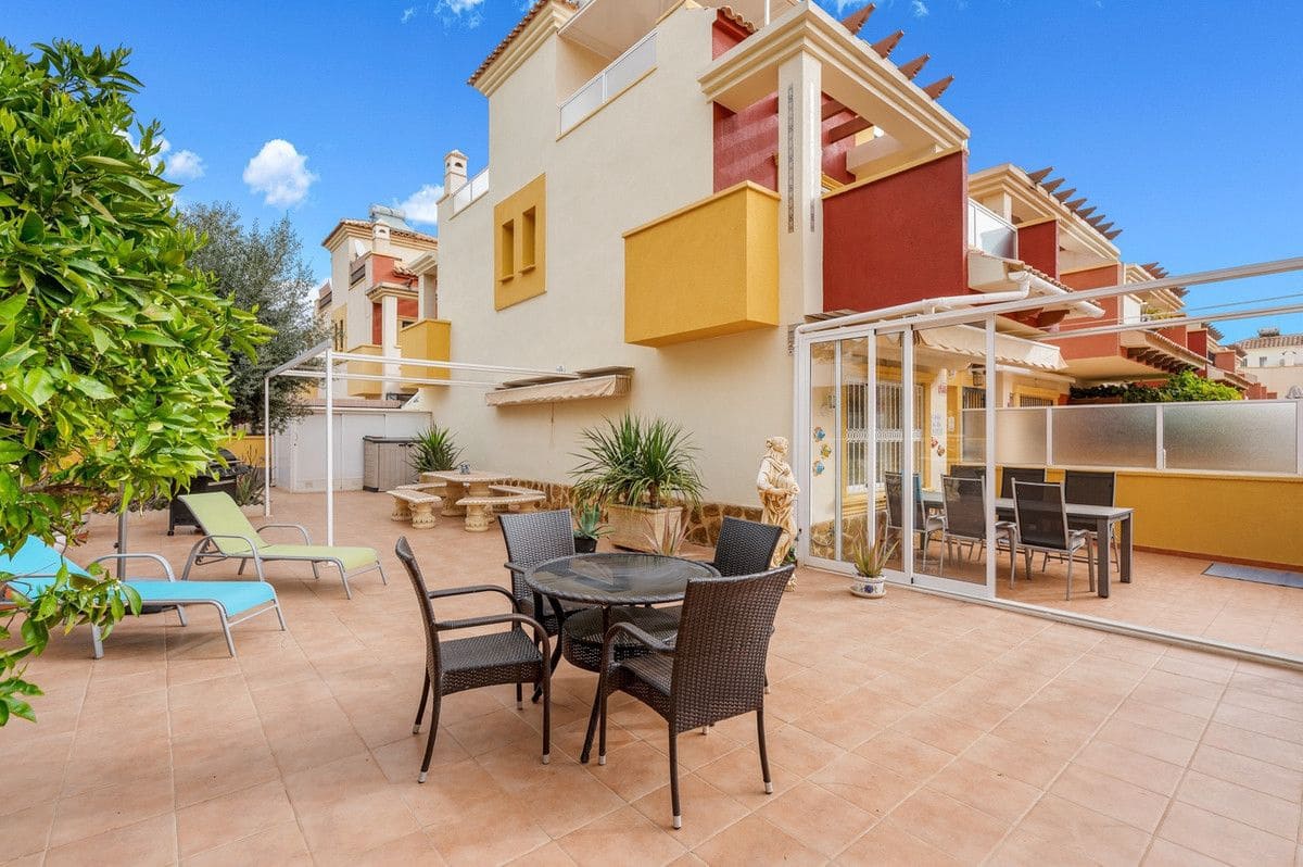 3 sypialnia Dom szeregowy na sprzedaż w Orihuela Costa z basenem - 345 000 € (Ref: 10028628)