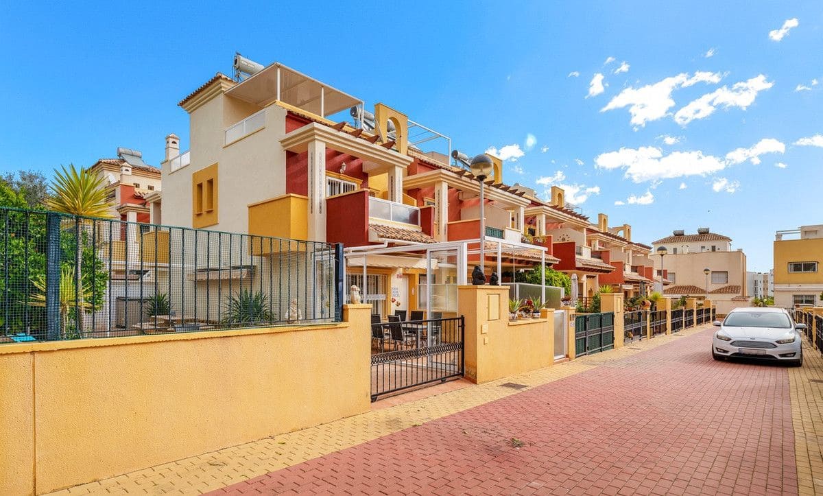 3 sypialnia Dom szeregowy na sprzedaż w Orihuela Costa z basenem - 345 000 € (Ref: 10028628)