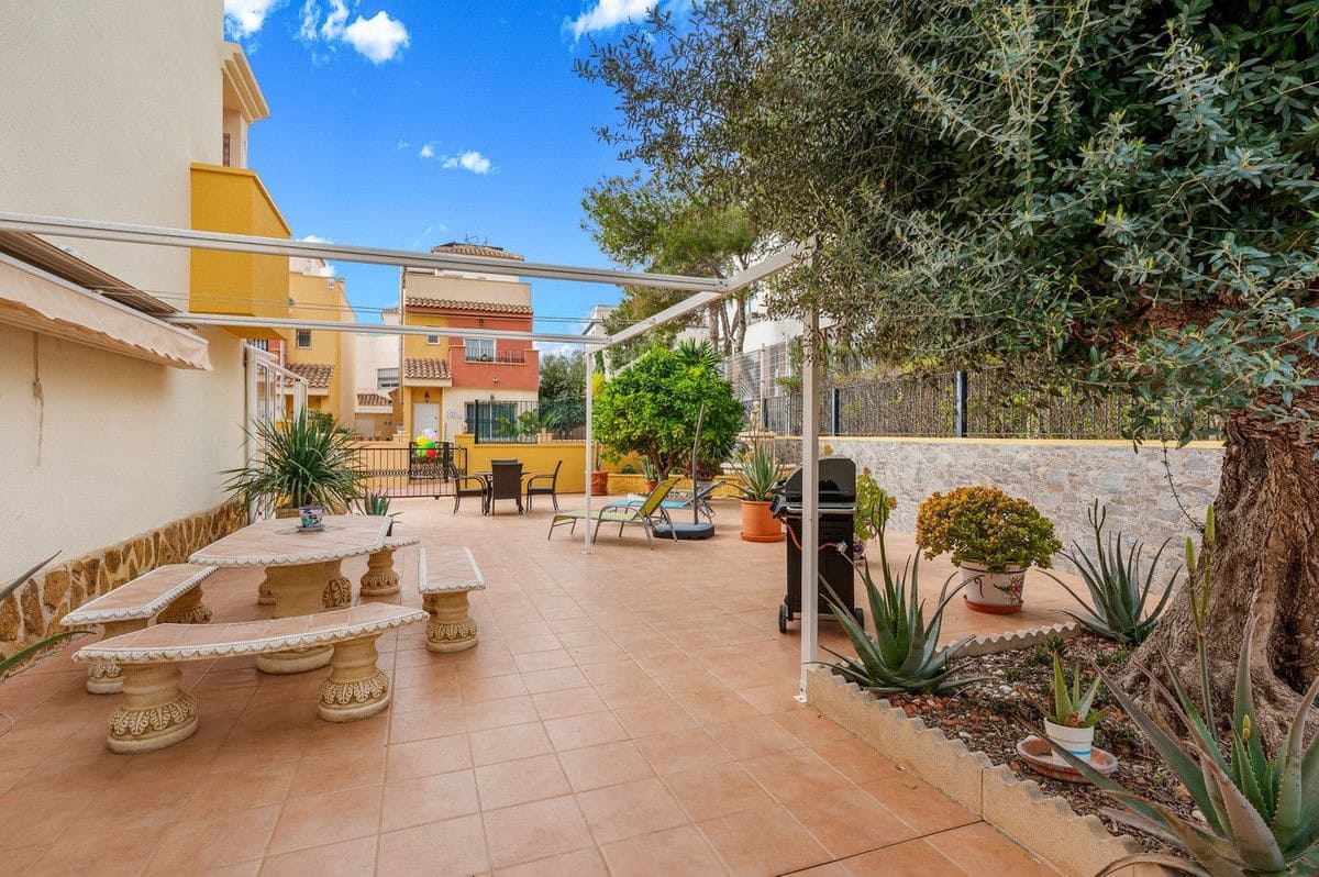 3 sypialnia Dom szeregowy na sprzedaż w Orihuela Costa z basenem - 345 000 € (Ref: 10028628)